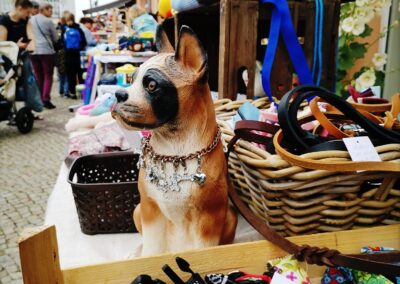 Deko, Accessoires und besondere Fundstücke auf dem Karower Familien-Flohmarkt in Berlin-Karow
